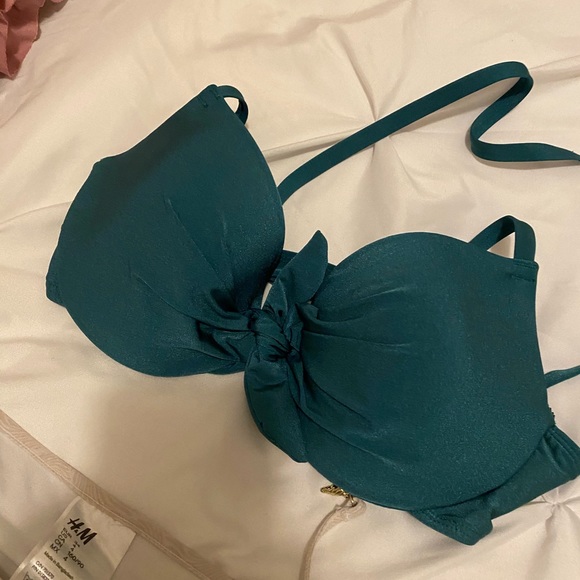 2 Bikini sets and cover up - Picture 3 of 8